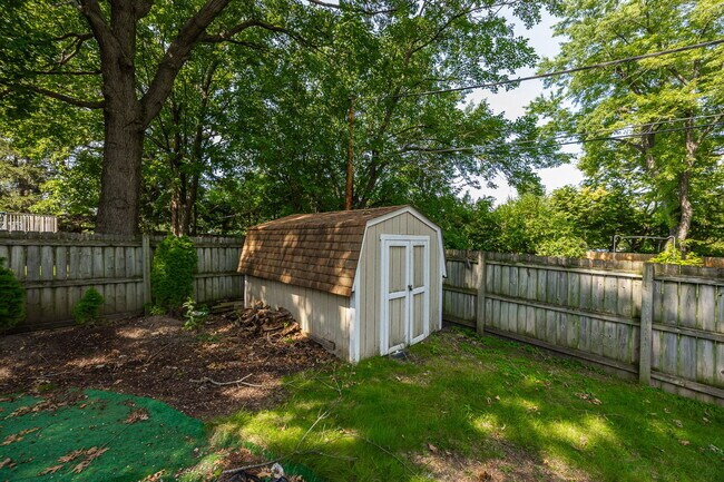 Building Photo - 1024 Catalpa Ln