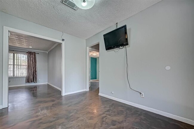 Building Photo - 8414 Flintridge Dr