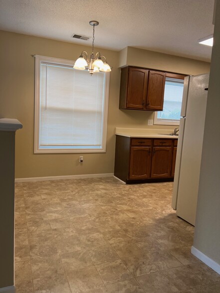 Building Photo - 5802 Ryewyck Dr