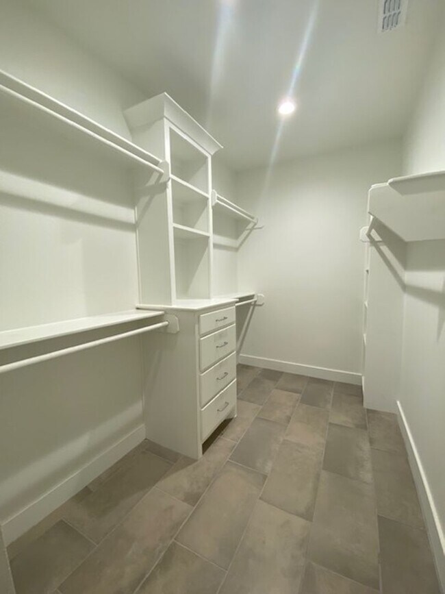 Building Photo - 3806 Negin Dr