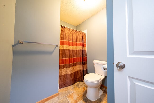 Building Photo - 6988 S Park Dr