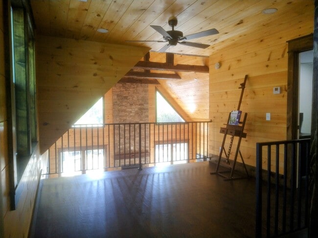 Building Photo - 63 Redwood Ln