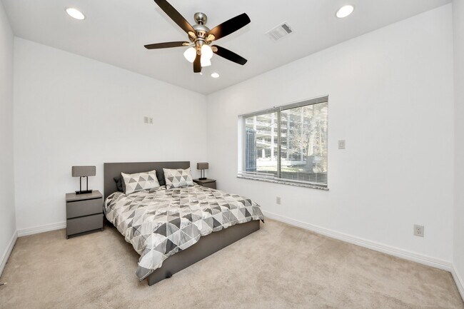 Building Photo - 146 Carson Ct