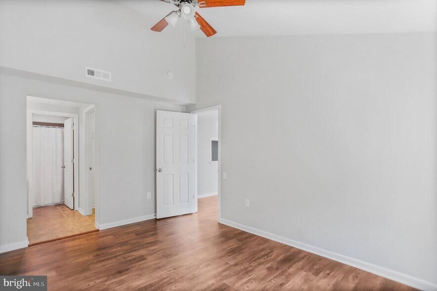 Building Photo - 1523 Kensington Dr