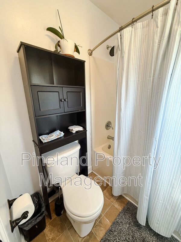 Building Photo - 815 Zapata Ln