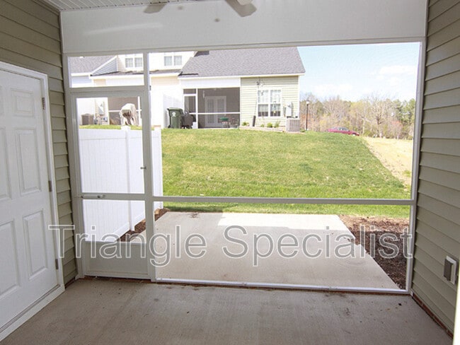 Building Photo - 7236 Aquinas Ave