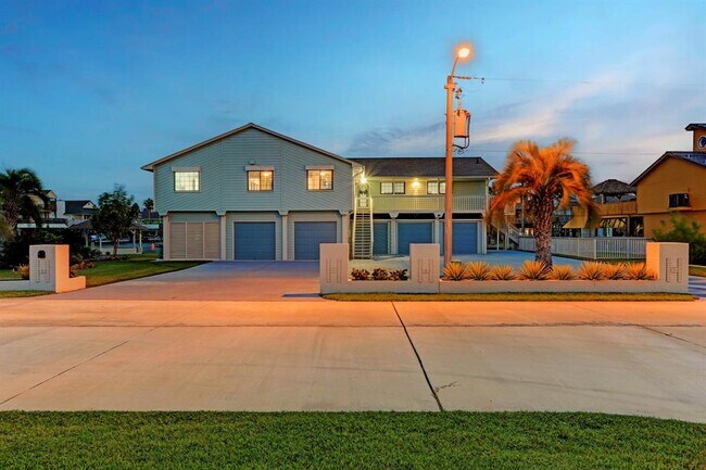 Building Photo - 1239 Hawaii Dr