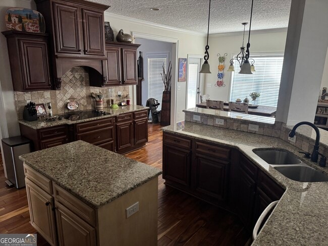 Building Photo - 305 Taylor Elaine Dr