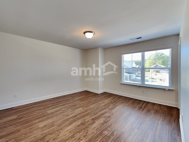 Building Photo - 504 Cash Circle