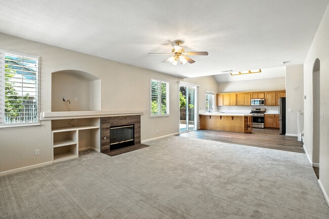 Building Photo - 9437 Red Spruce Way