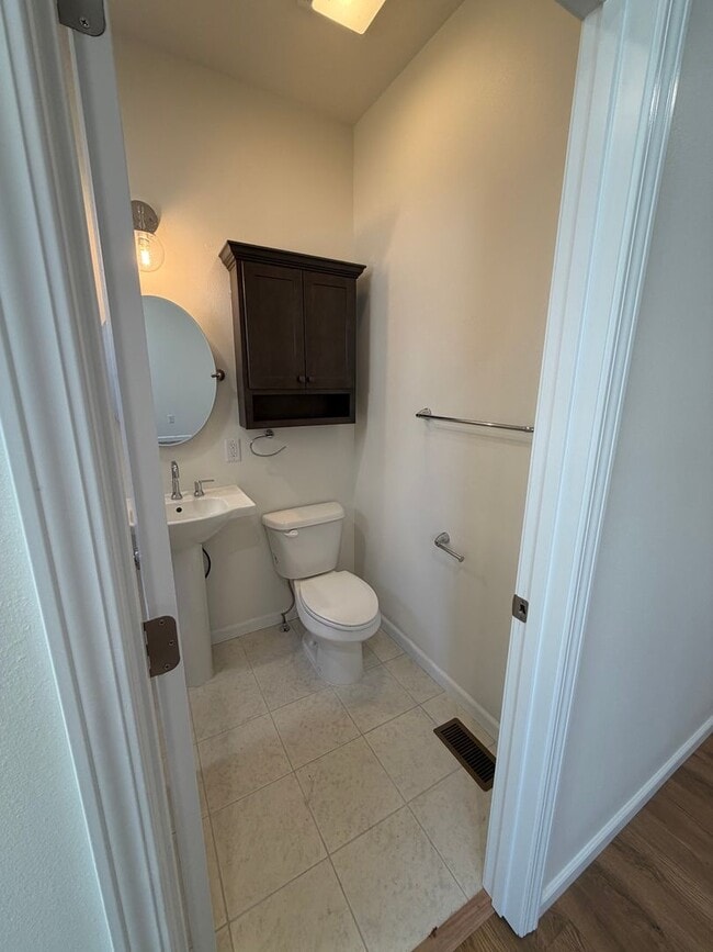 Building Photo - 3 Bedroom | 2 Bathroom | 1 Car Garage | Duplex | Springfield MO!