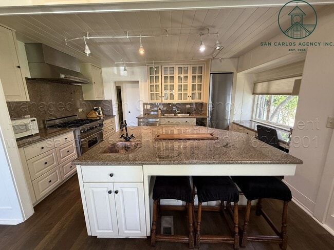 Building Photo - Adorable Three Bedroom Downtown Carmel-by-...
