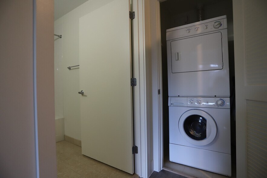 Building Photo - 20 2nd St