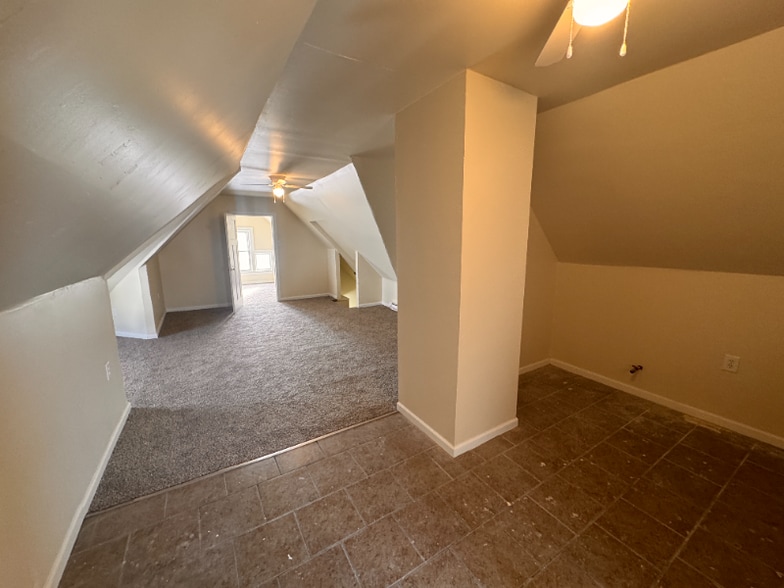 Building Photo - 2112 W Greenfield Ave