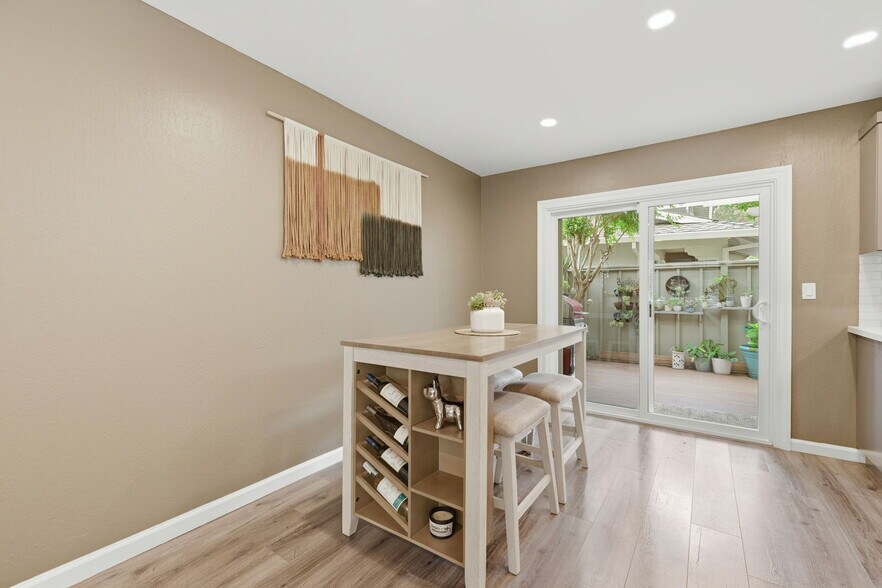 Building Photo - 2561 Fountainhead Dr