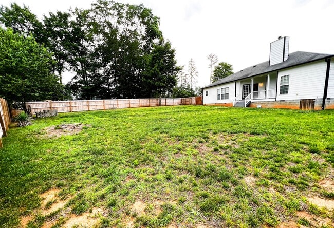 Building Photo - Pfafftown 3 Bedroom, 2 Bathroom Rare Gem i...