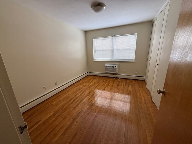 Building Photo - Beautifully-Maintained 1-Bedroom & Centrally Located to Everything You Need!