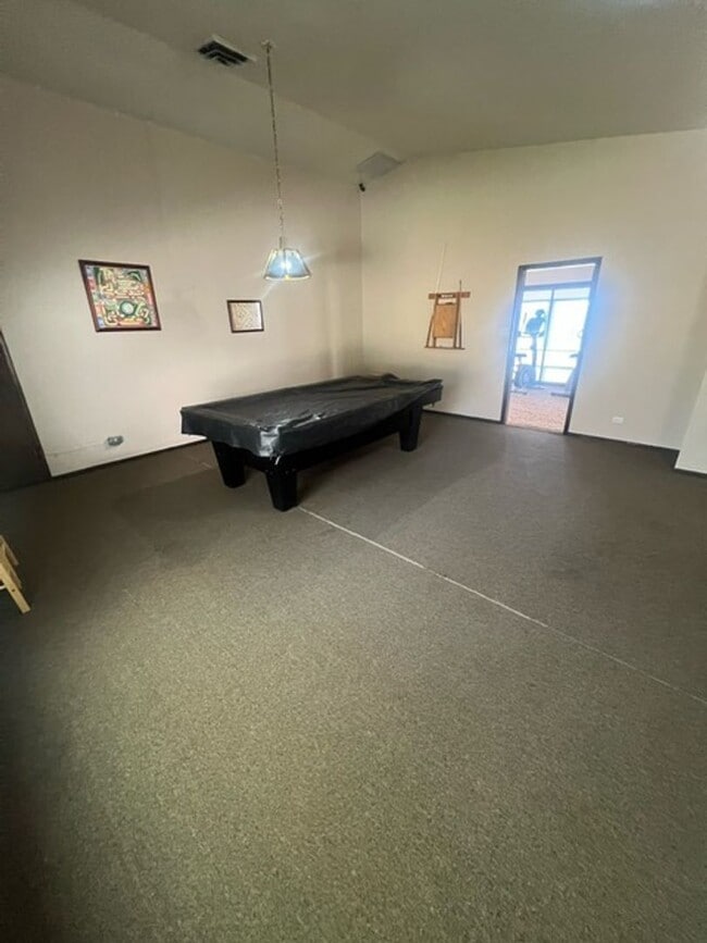 Building Photo - 2 Bedroom 1 Bathroom Apartment