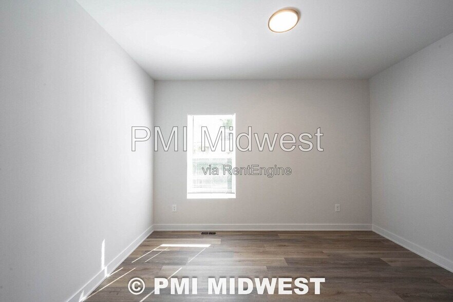 Building Photo - 1523 E Market St