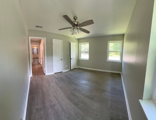 Bedroom 2 - 516 W Point Tap Rd