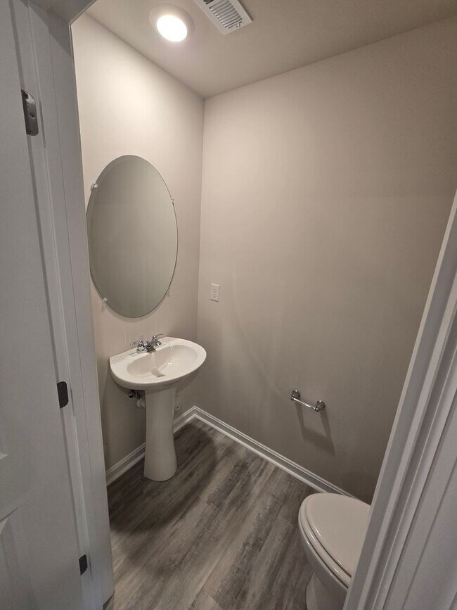 Building Photo - BRAND NEW 3 BEDROOM TOWNHOUSE IN PRINCE GEORGE