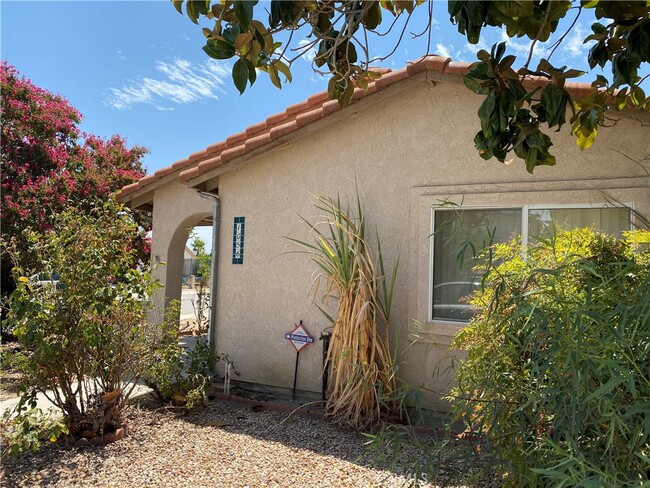 Building Photo - 1056 Sombra Way