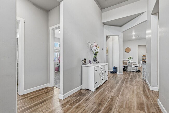 Building Photo - Pristine Four Bedroom 2 Bath home in Mesa Village