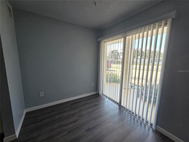 Building Photo - 706 W Dixie Ave