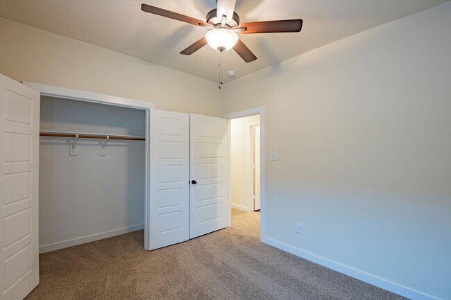 Building Photo - 709 Blackland dr