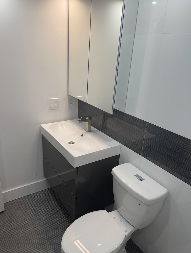 Building Photo - 1100 NE 9th Ave