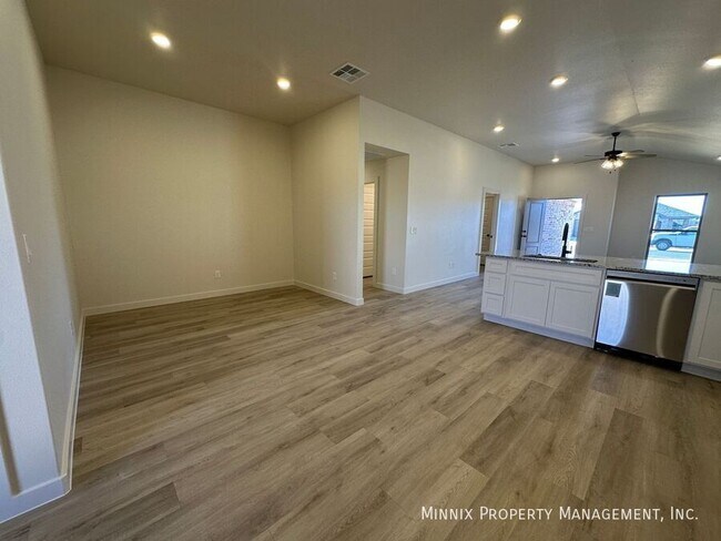 Building Photo - 2010 Cottonwood Ave