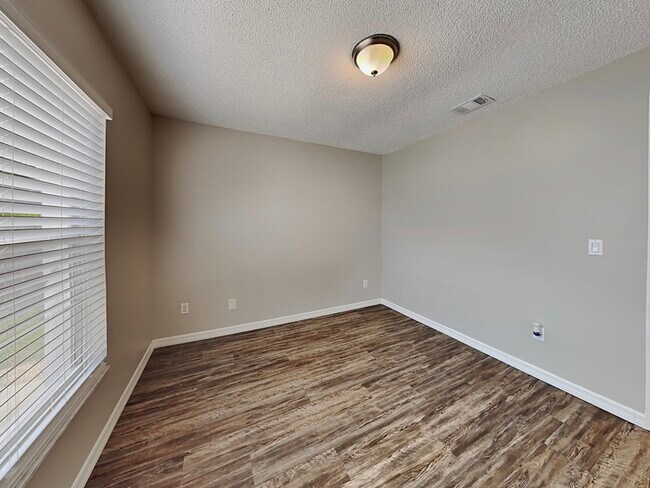 Building Photo - 1408 Sugarberry Ln
