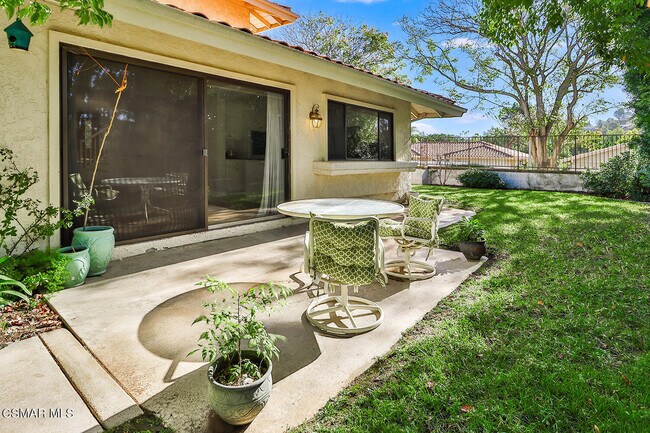 Building Photo - 4082 Avenida Verano