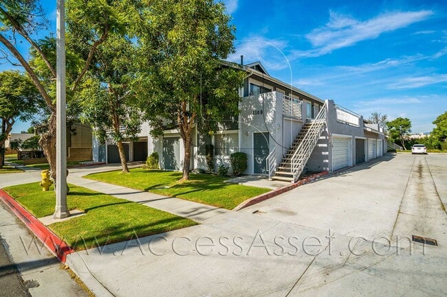 Building Photo - Fullerton Condo Near CSUF + Easy Freeway Access