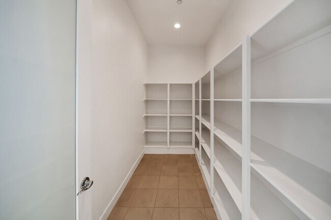 Building Photo - 30000 N Camino los Robles