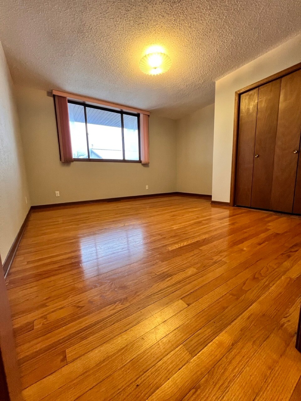 bedroom secondary 1 - 5175 50th Ave