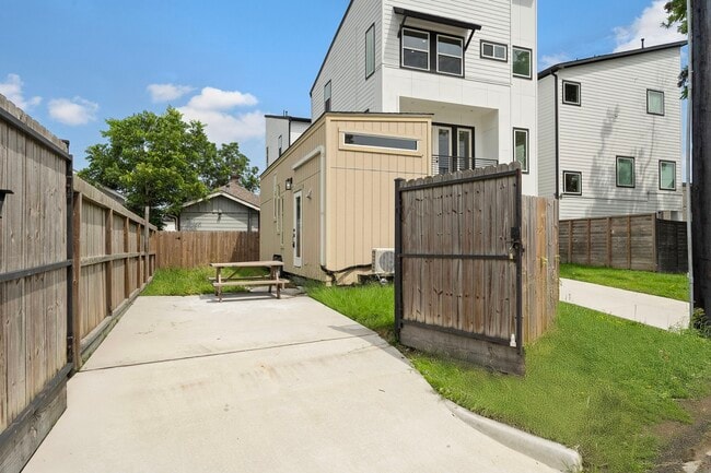 Building Photo - 3511 Palmer St
