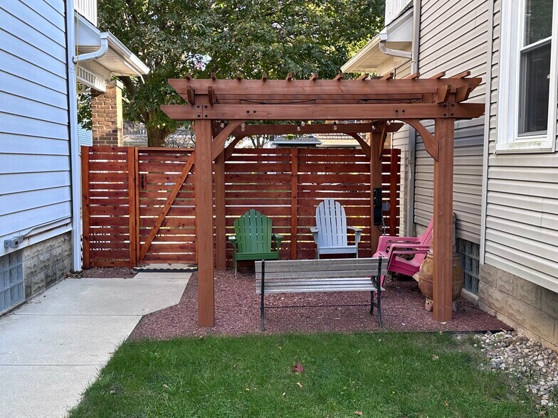 Building Photo - 3251 S Springfield Ave