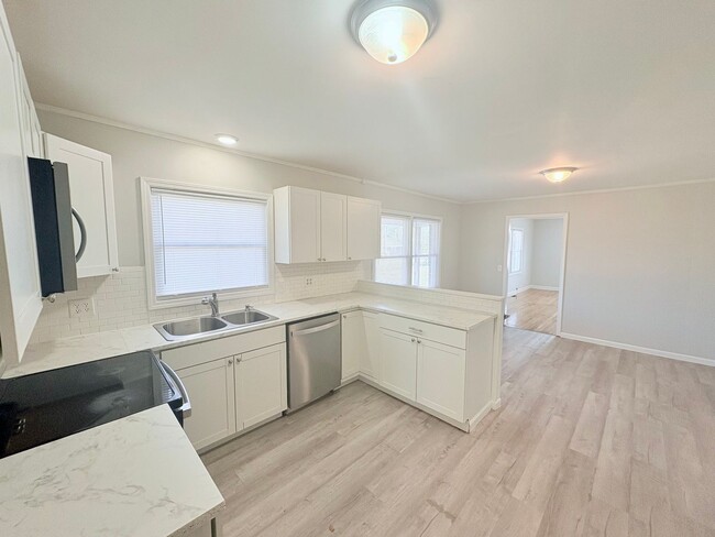 Building Photo - 213 Morris St