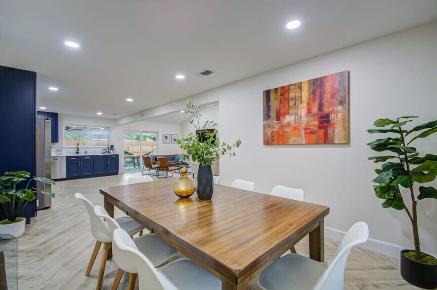 Building Photo - 16906 Barcelona Dr