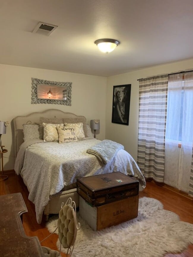 Building Photo - 1238 W 12th St