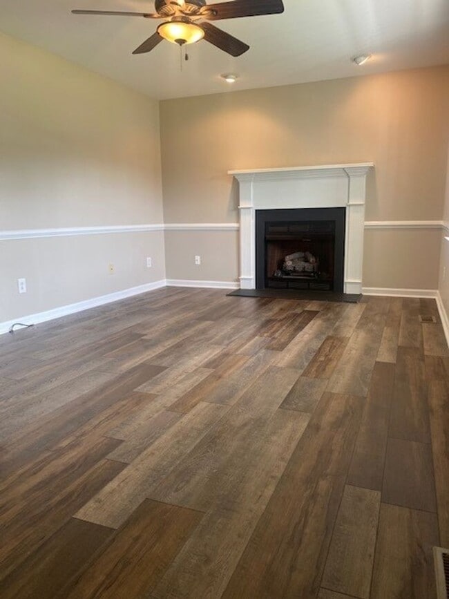 Building Photo - 211 Koufax Dr