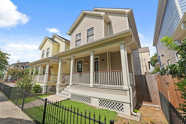 Building Photo - 1053 W 16th St