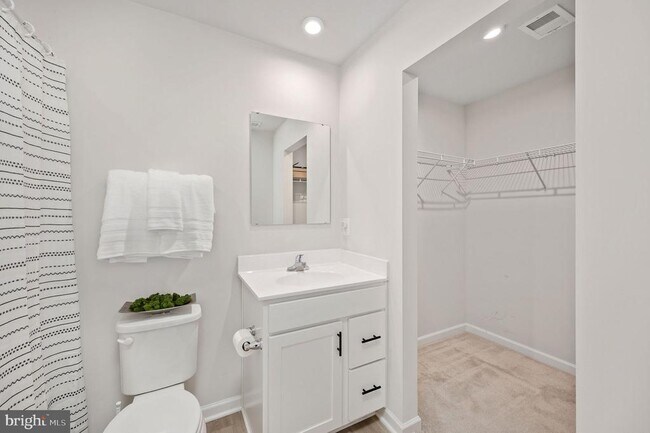 Building Photo - 7233 Statesman Blvd