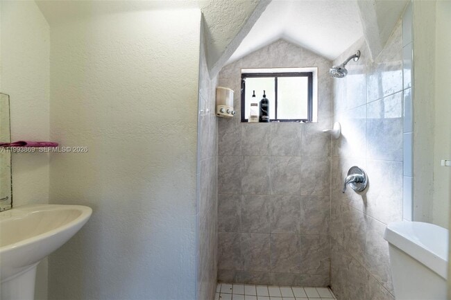 Building Photo - 1238 NE 112th St