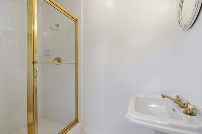 Building Photo - 1825 White Oak Dr