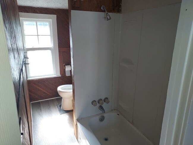 Building Photo - 318-320 Durnan St