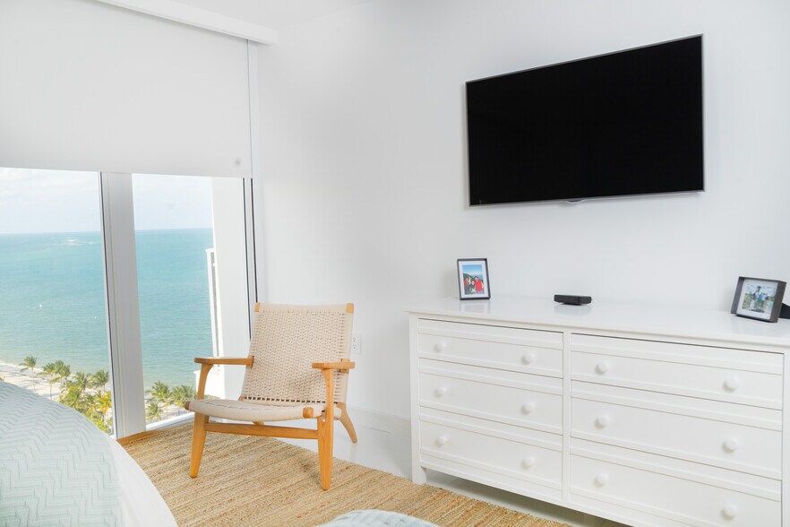 Building Photo - 881 Ocean Dr