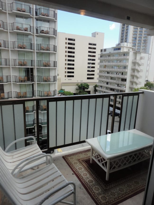 Building Photo - Studio in Waikiki 2 Blocks from the Beach