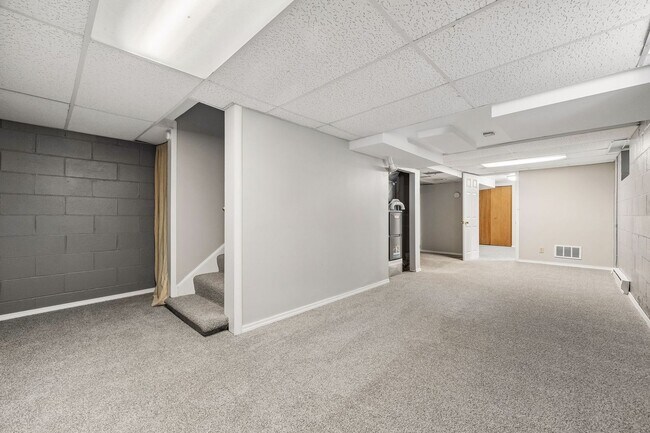 Building Photo - 2206 NE Arthur St